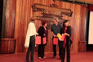 La pared de las palabras, de Fernando Pérez (Cuba) y Vestido de novia, de Marilyn Solaya (Cuba, España) - Premio del Cibervoto Largometraje de Ficción y Ópera Prima respectivamente